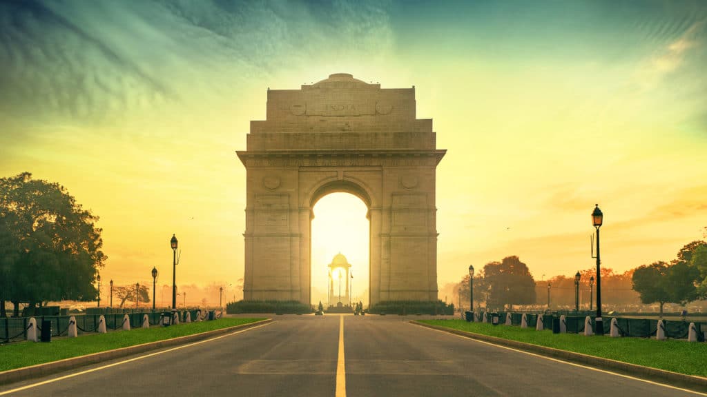 Arco do triunfo em Paris, ao pôr do sol.